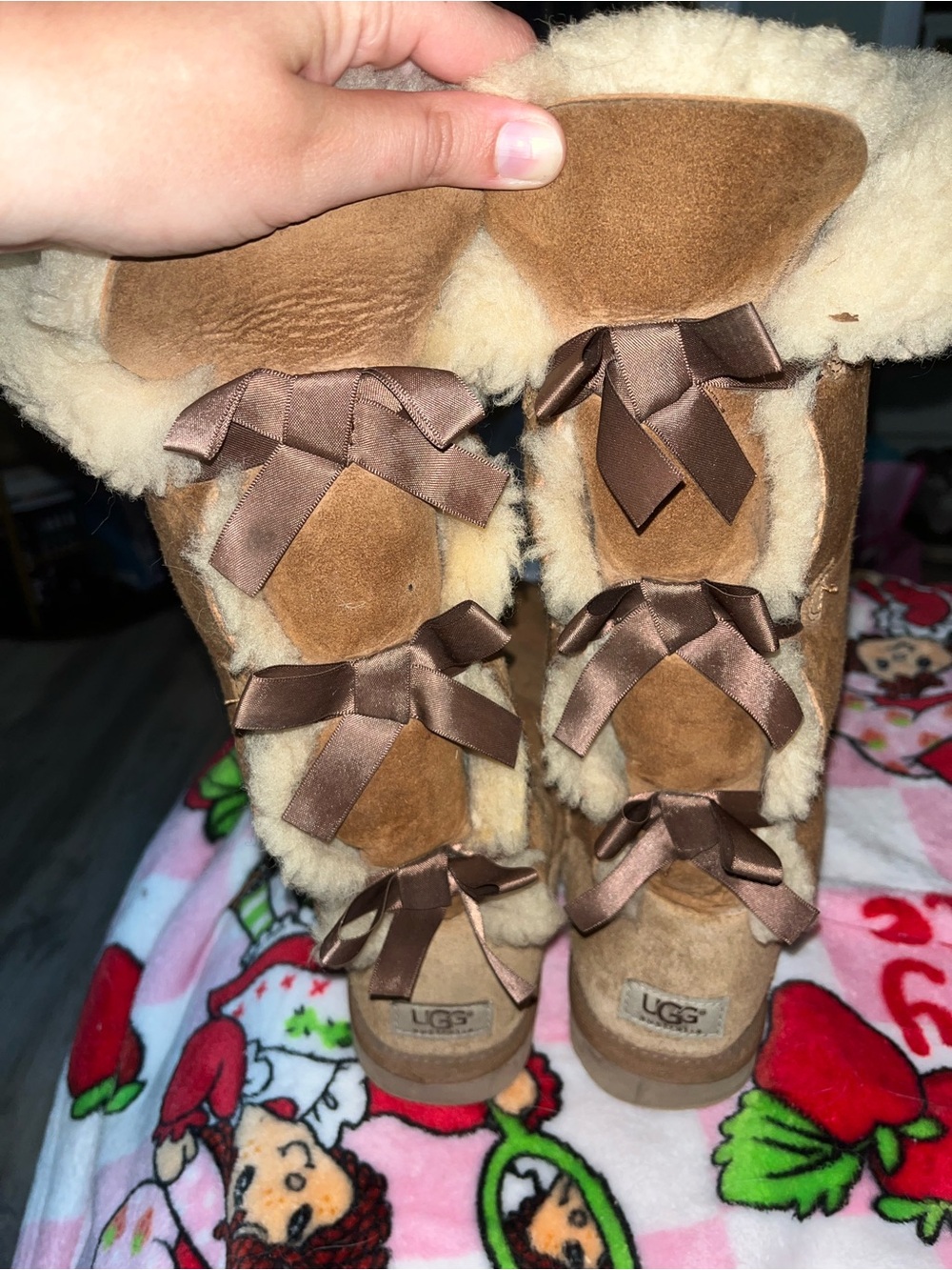 UGG  Australia Chestnut Bailey Bow Back-Detail Shearling Boots
Size 9